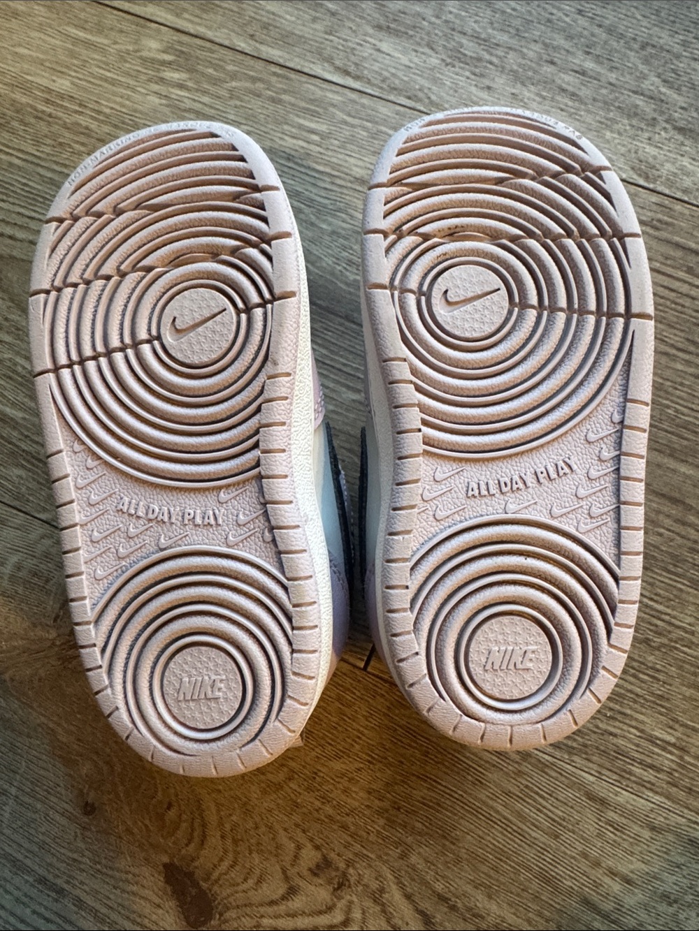 Nike Kids' lavender Low-Top Dunks - Picture 3 of 5